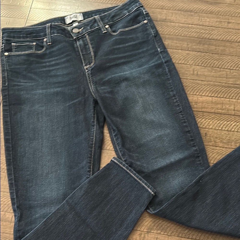 PAIGE. Women's Darl Blue Ankle Jeans Sz. 31